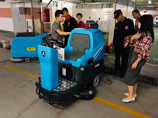  鼎潔盛世洗地機(jī)助力小區(qū)停車場(chǎng)，零差評(píng)57