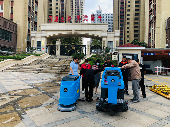  鼎潔盛世洗地機(jī)助力小區(qū)停車場(chǎng)，零差評(píng)57